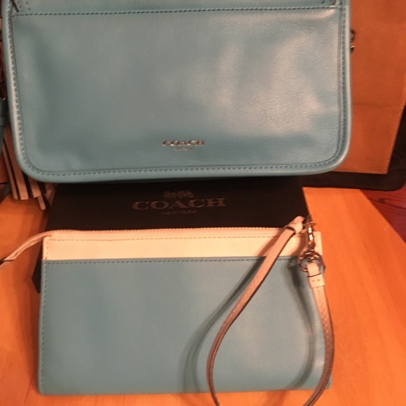 Coach Perforated Legacy Crossbody Tassel+Wallet - Picture 3 of 8